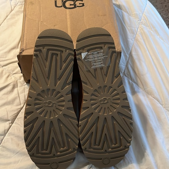 Brand New Ugg shoes - Picture 5 of 7